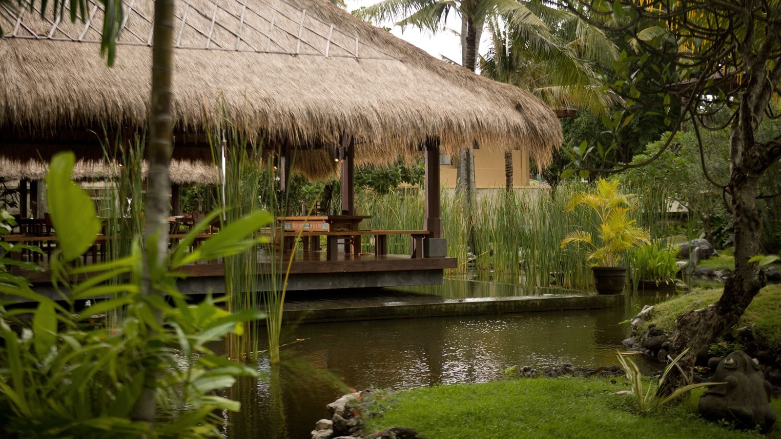 restaurants-heritage-floating-lounge