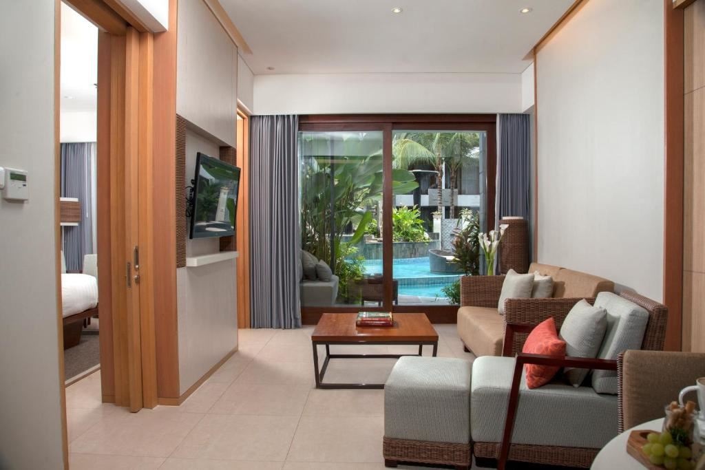 rooms-one-bedroom-suite-pool-view