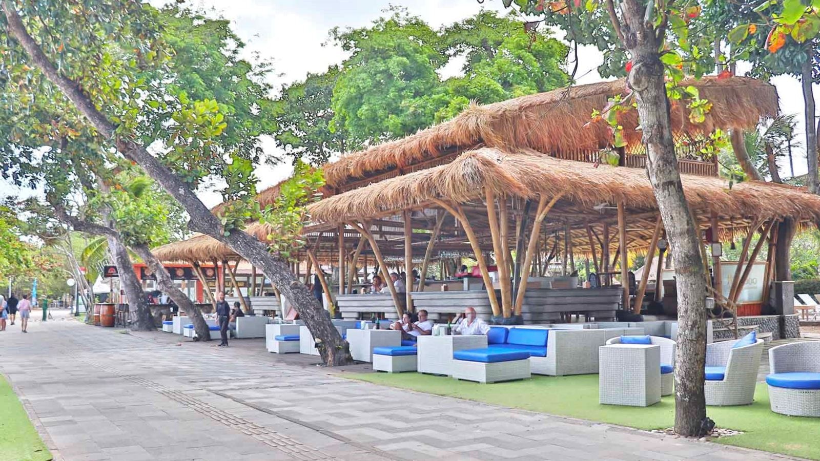 restaurants-bamboo-beach-bar--lounge