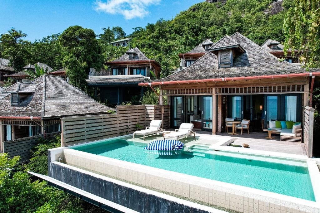 rooms-signature-grand-oceanfront-pool-villa
