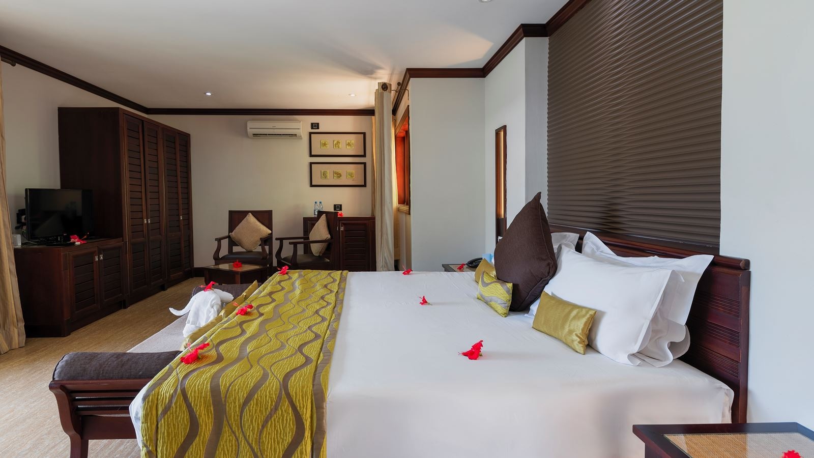 rooms-deluxe-room