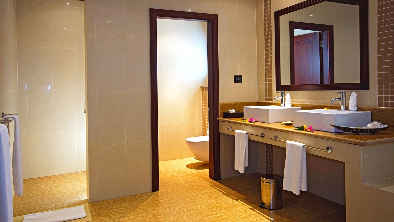 rooms-deluxe-room
