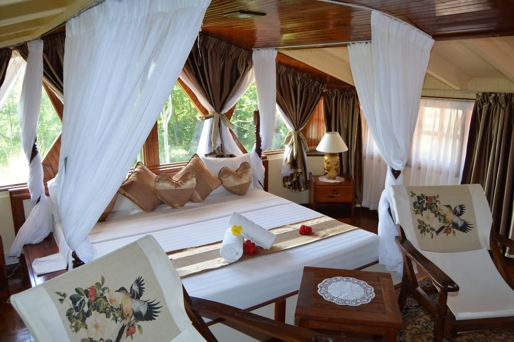 rooms-honeymoon-suite