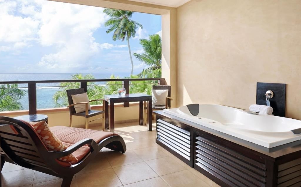 rooms-king-premium-ocean-view-room-with-jacuzzi
