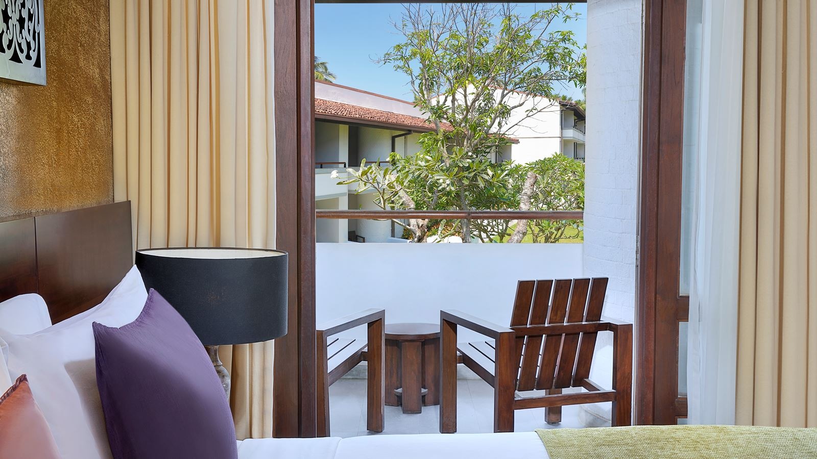 rooms-avani-courtyard-view-room