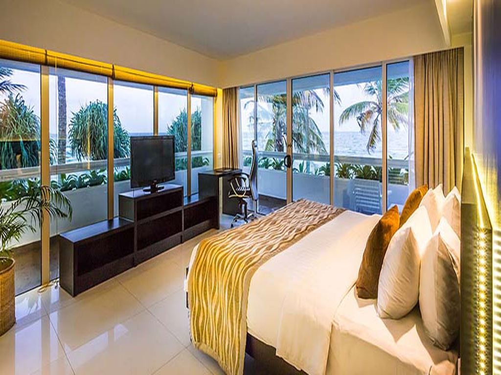 rooms-direct-ocean-view-suite