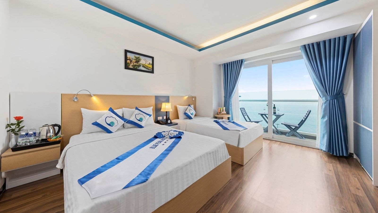 rooms-deluxe-sea-view-with-balcony