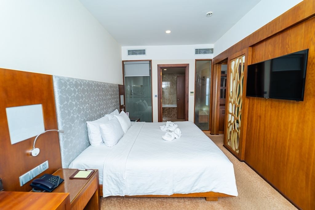 rooms-suite-double-partial-sea-view-with-balcony-child-without-extra-bed