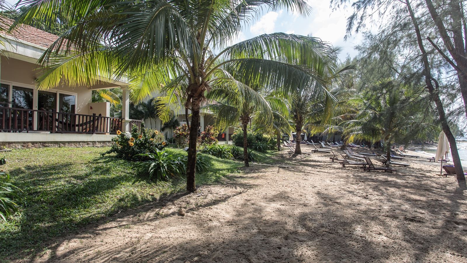 rooms-villa-beachfront