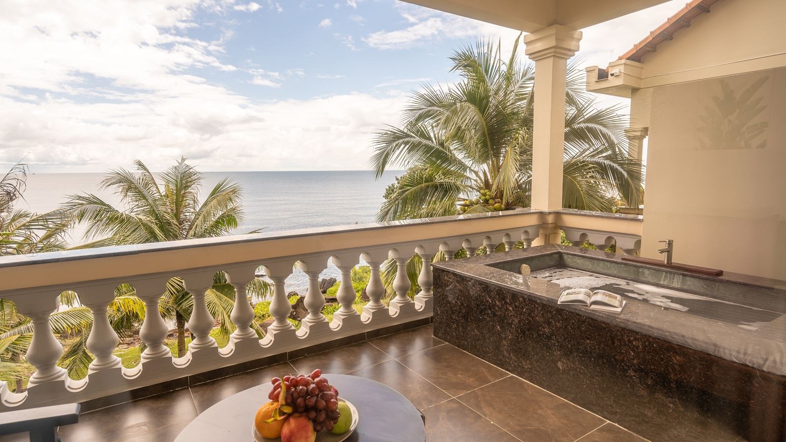 rooms-villa-oceanview-with-open-bathtub