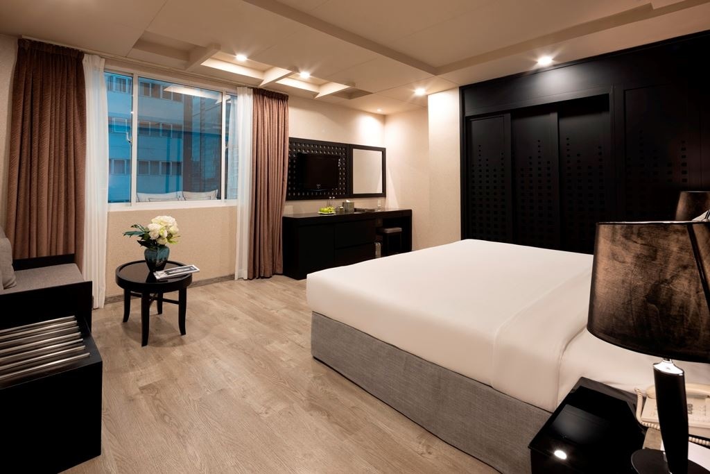 rooms-premier-window