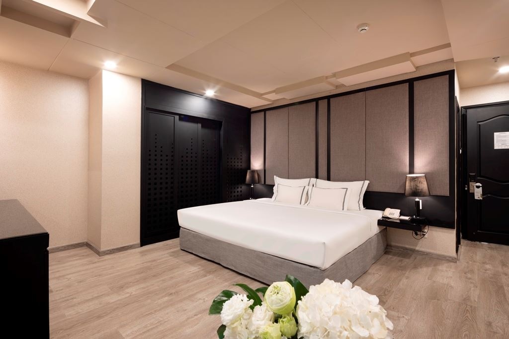 rooms-premier-window