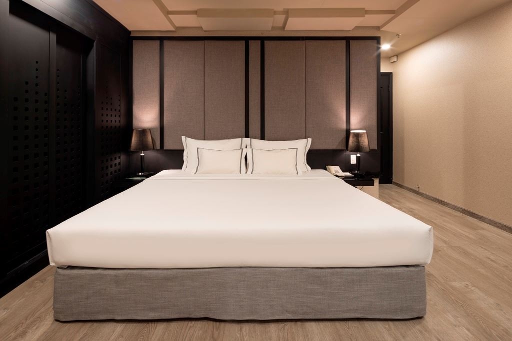 rooms-premier-window