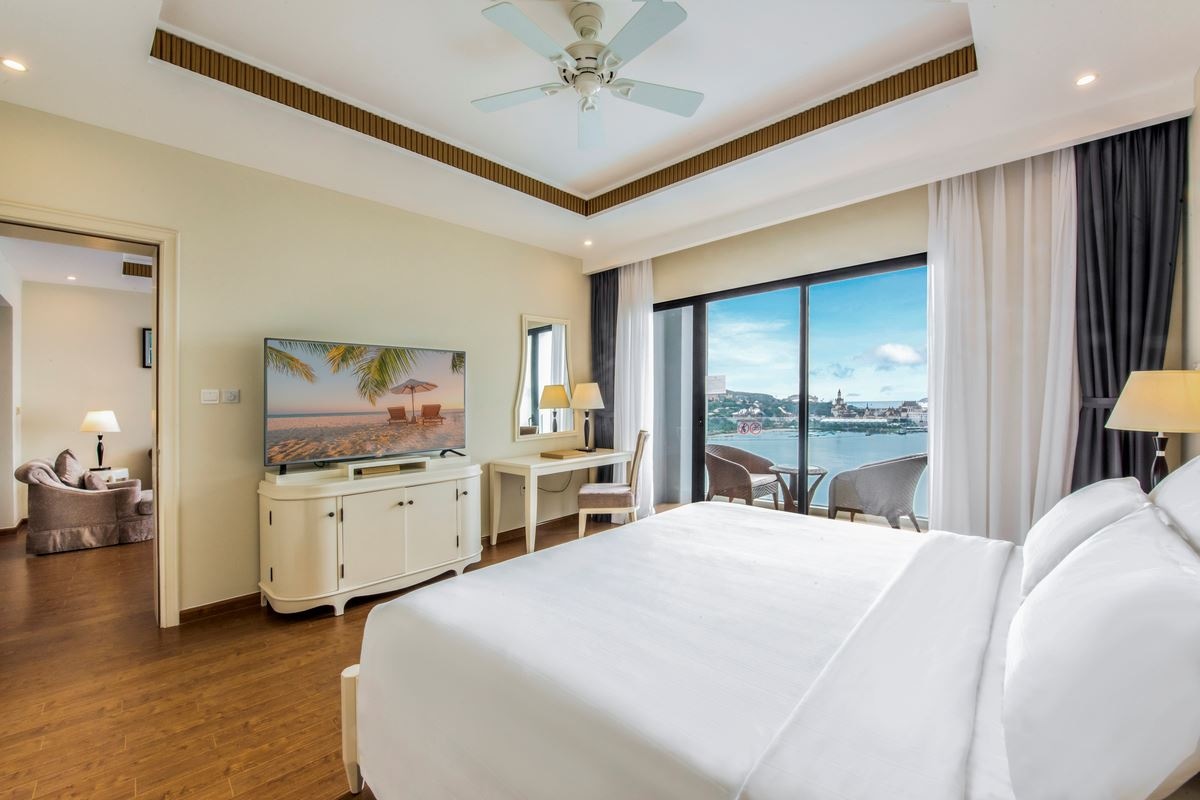 rooms-executive-suite-ocean-view
