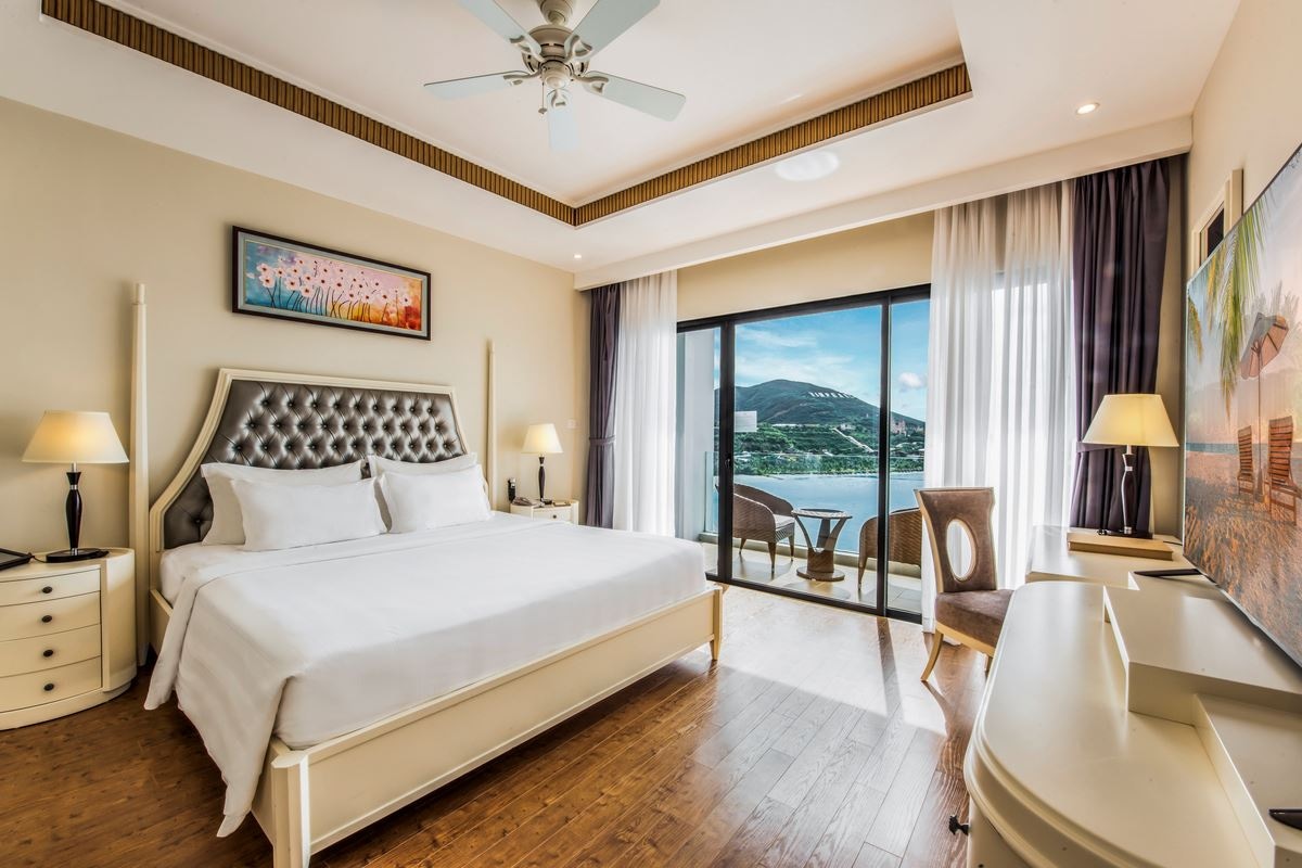 rooms-executive-suite-ocean-view