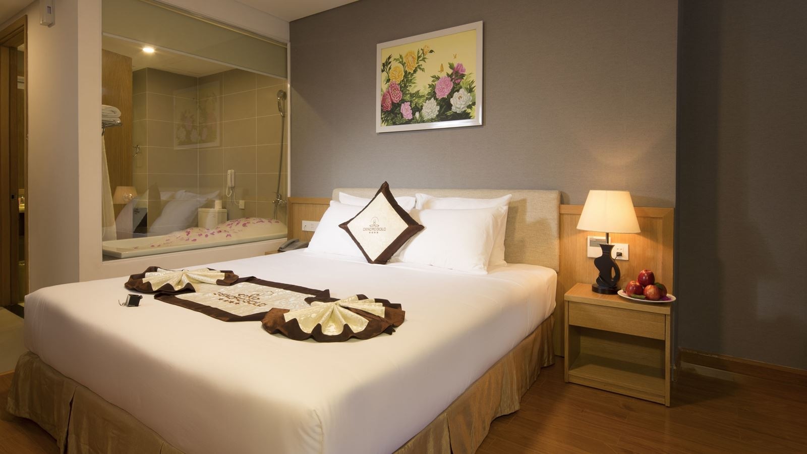 rooms-room-deluxe-sea-view-balcony