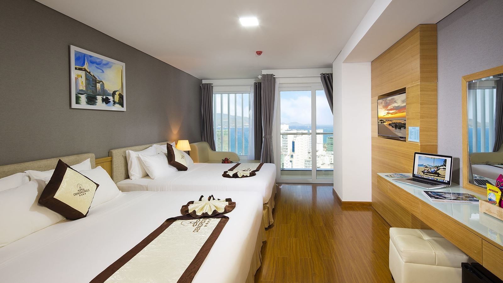 rooms-room-family-seaview-with-balcony