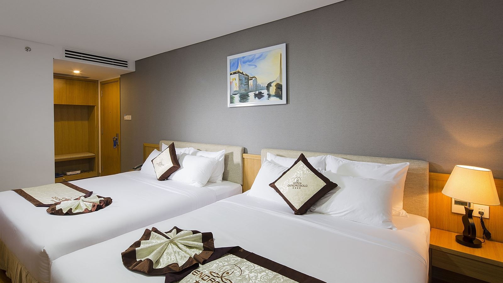 rooms-room-family-seaview-with-balcony