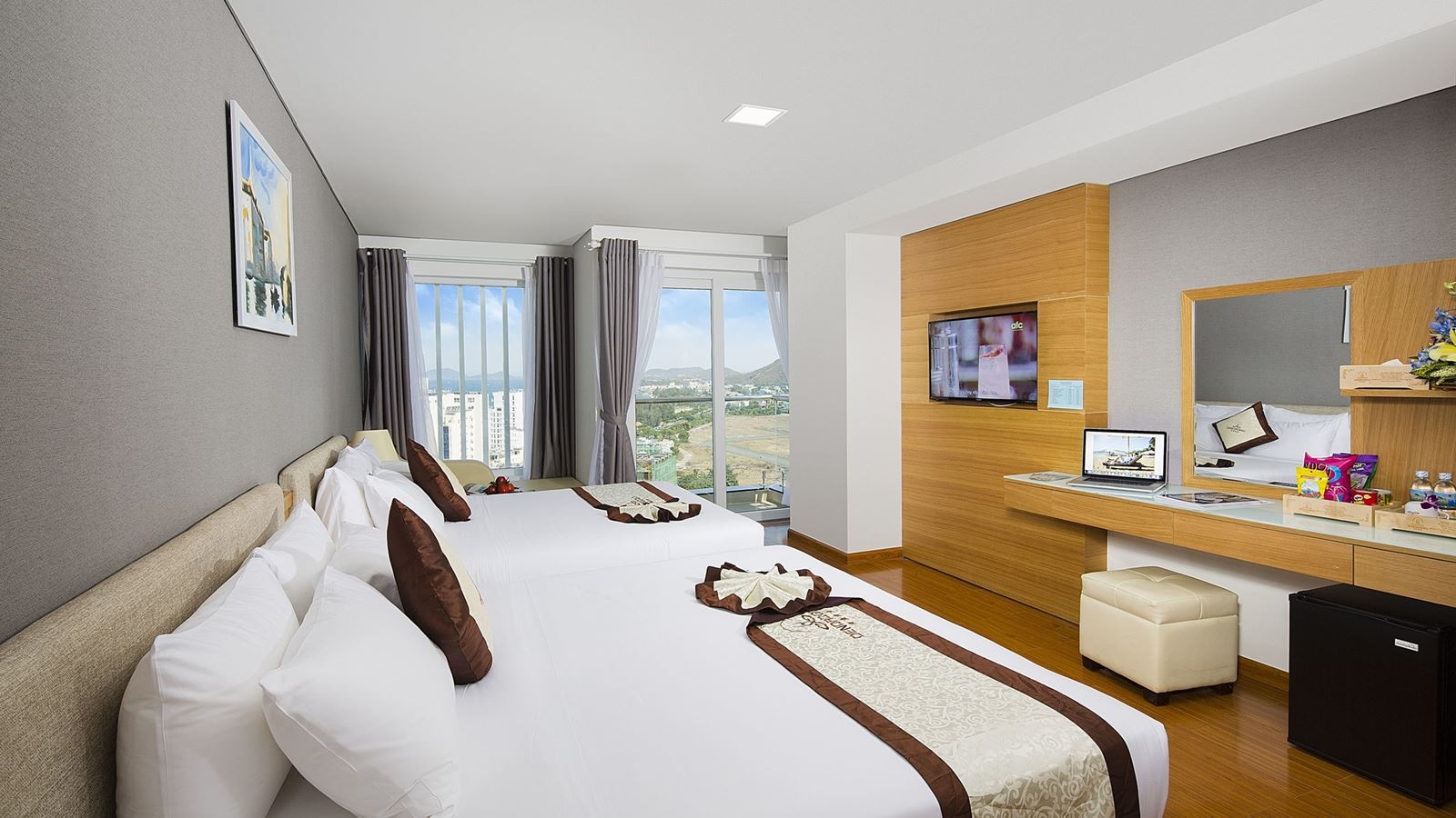 rooms-room-family-seaview-with-balcony