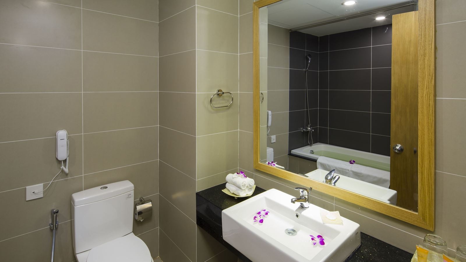 rooms-room-deluxe-cityview-with-balcony-child-without-extra-bed