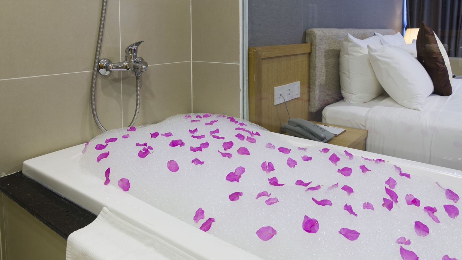 rooms-room-senior-ocean-view-with-balcony