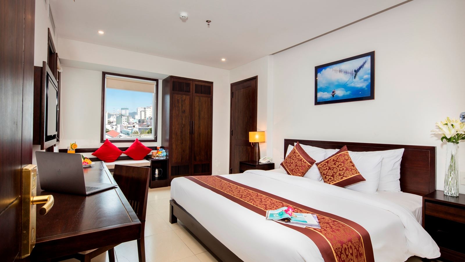 rooms-deluxe-city-view