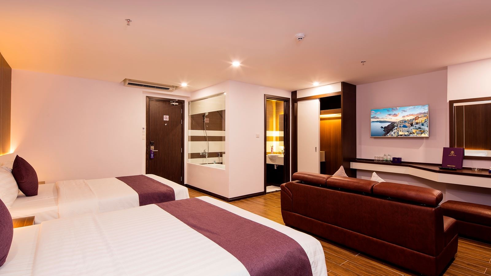 rooms-family-king-suite-ocean-view-balcony