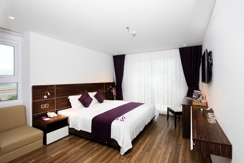 rooms-senior-ocean-view-balcony