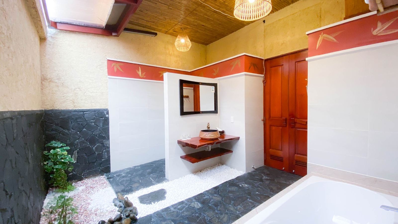 rooms-sea-breeze-deluxe-with-balcony