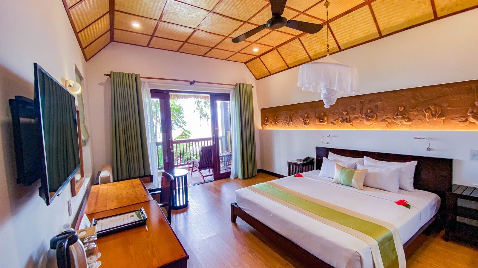 rooms-sea-breeze-deluxe-with-balcony-child-without-extra-bed