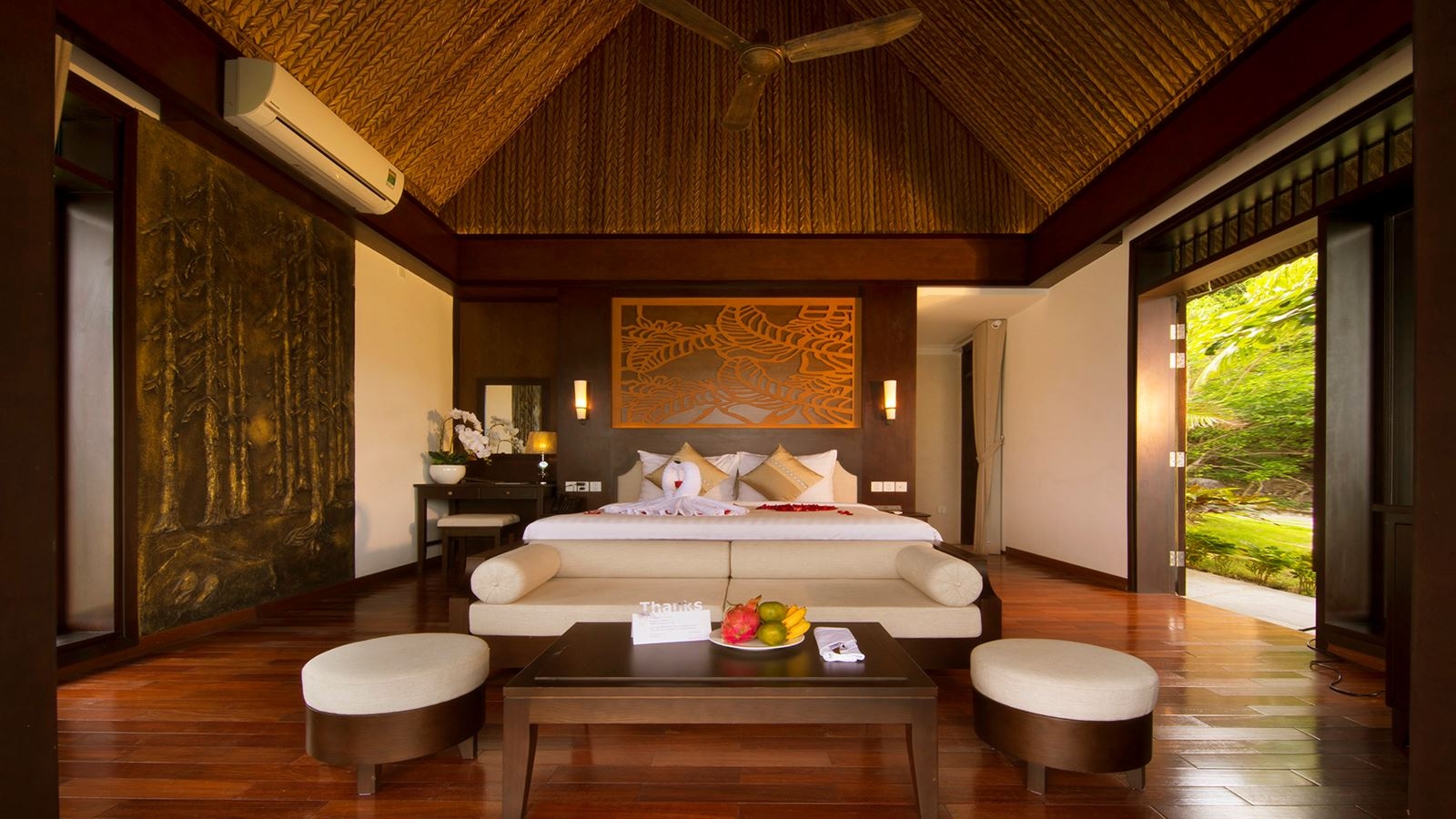 rooms-deluxe-bungalow-sea-view-child-without-extra-bed