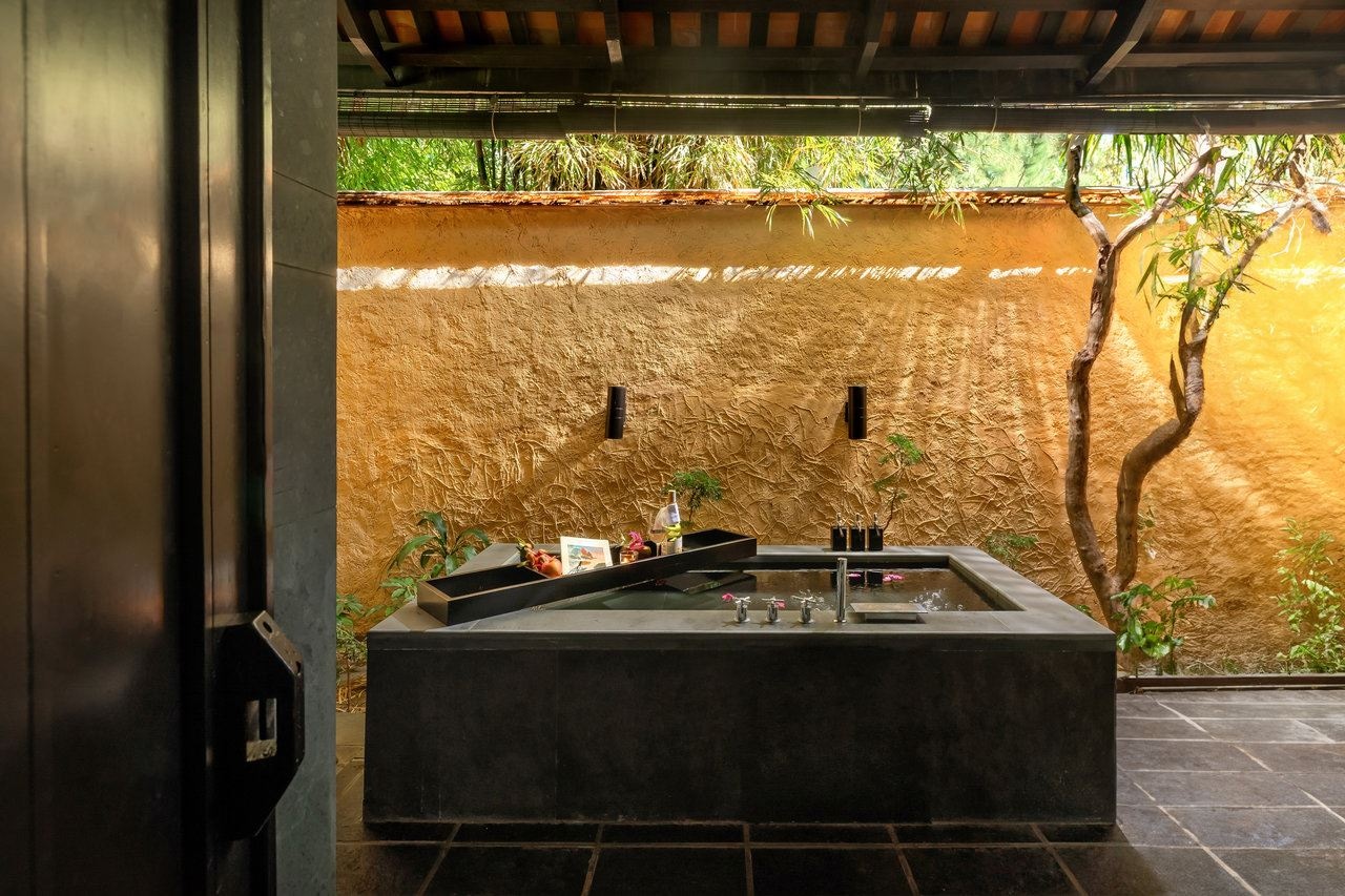 rooms-one-bedroom-beachfront-pool-villa