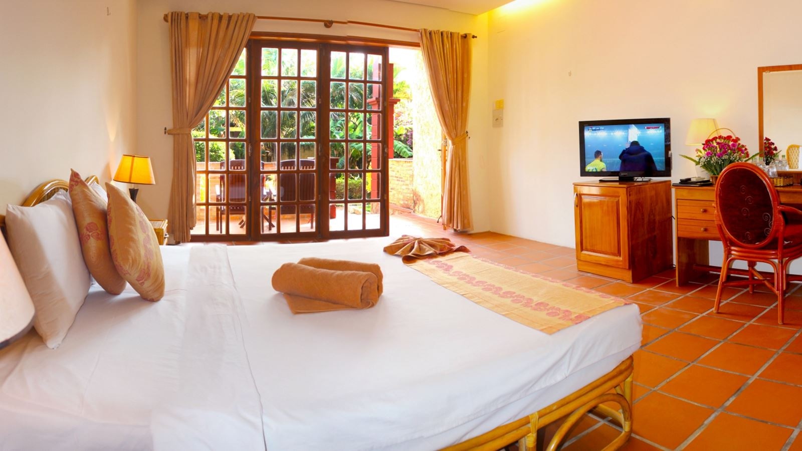 rooms-room-garden-view