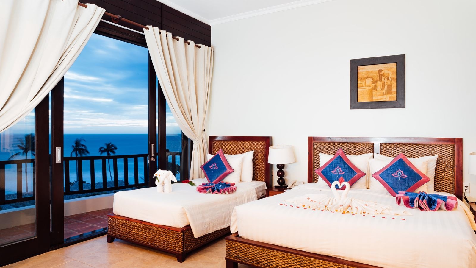 rooms-family-suite-ocean-view-balcony