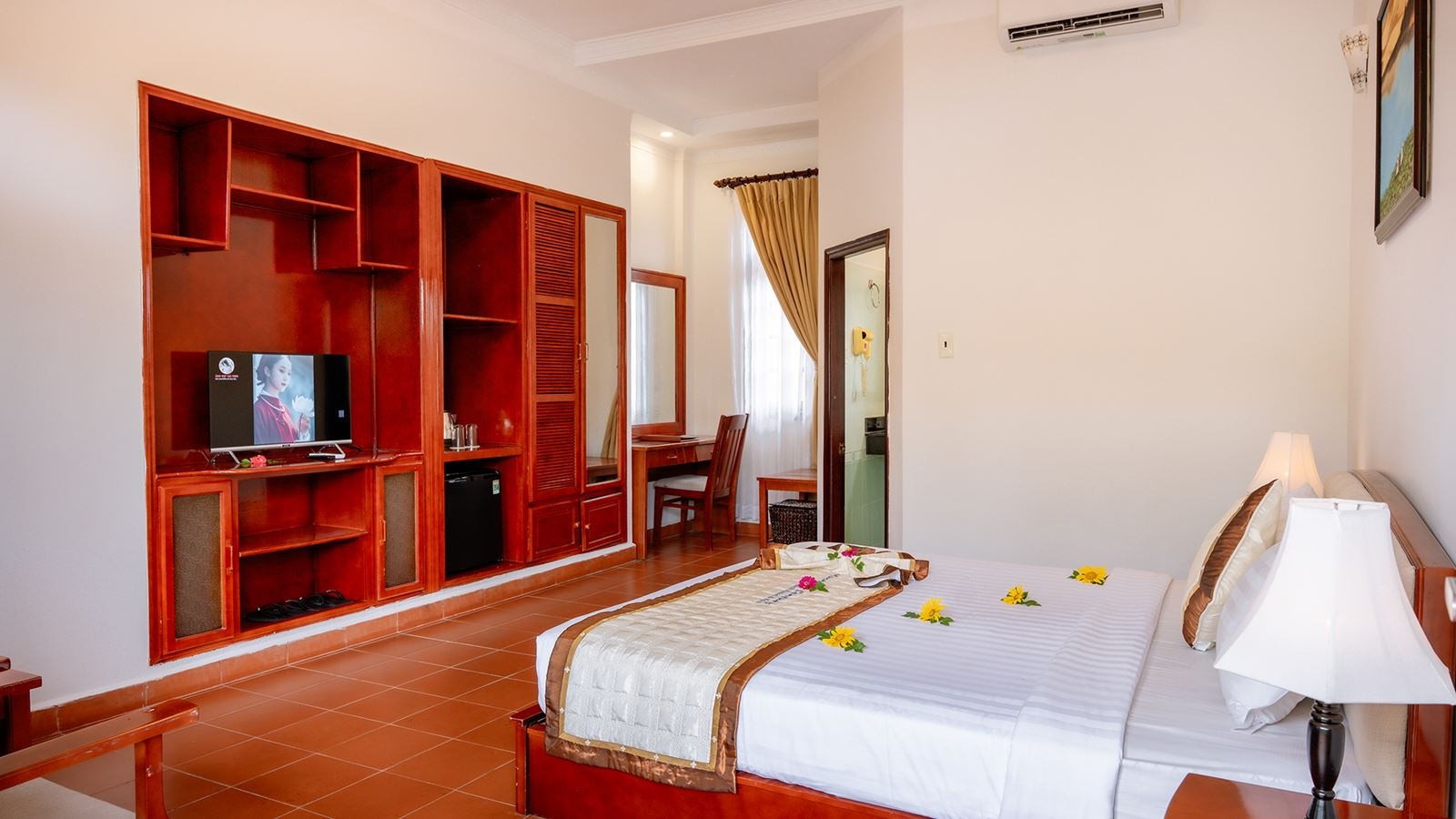 rooms-pool-view-room