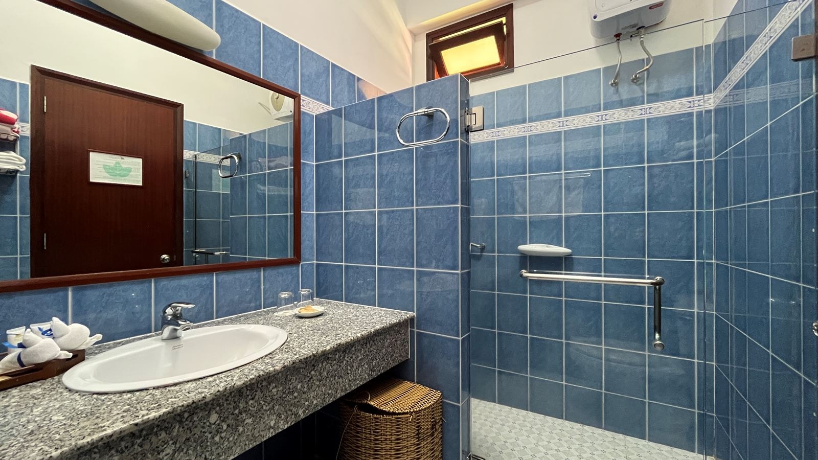 rooms-deluxe-room-with-balcony-child-without-extra-bed