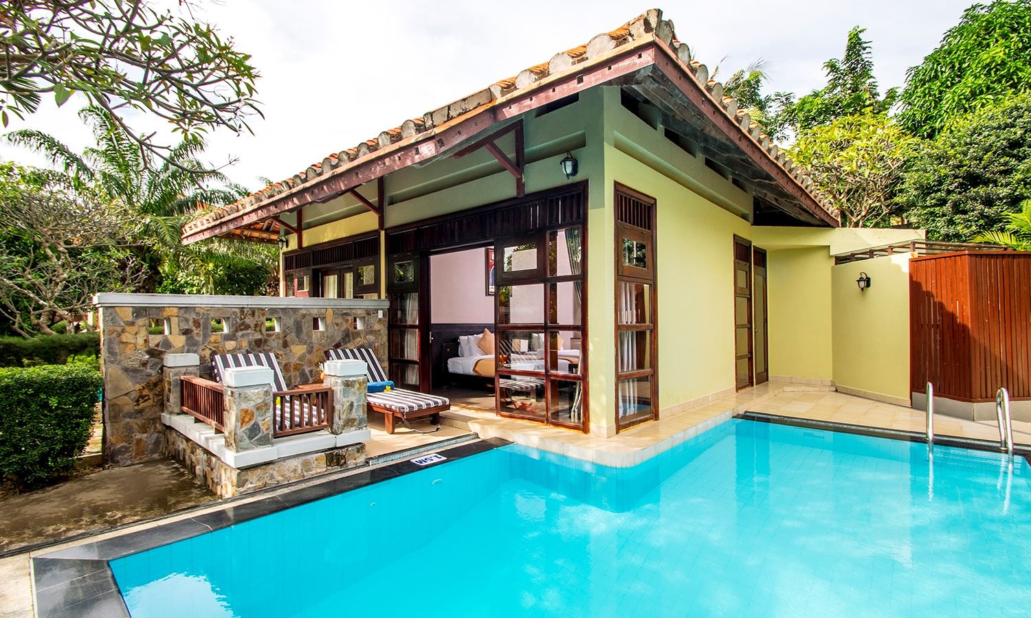 rooms-pool-villa-ocean-view