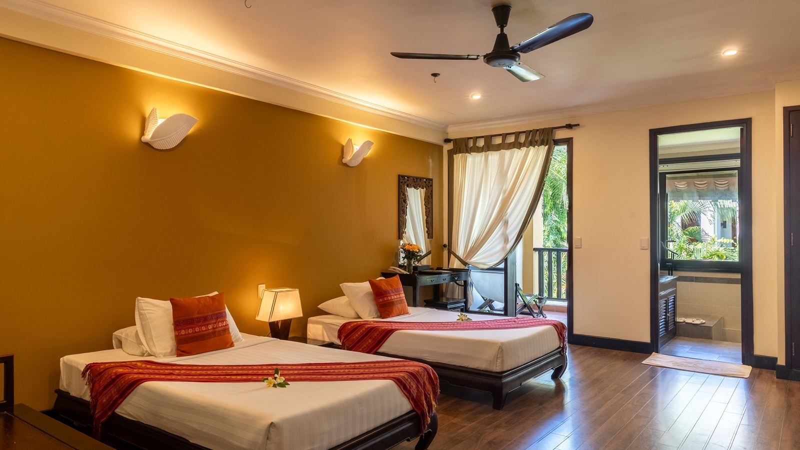 rooms-room-deluxe-with-balcony-or-terrace