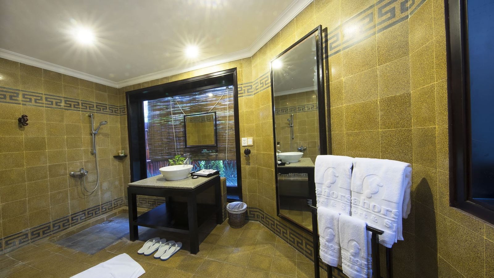 rooms-bungalow-pool-view-with-terrace