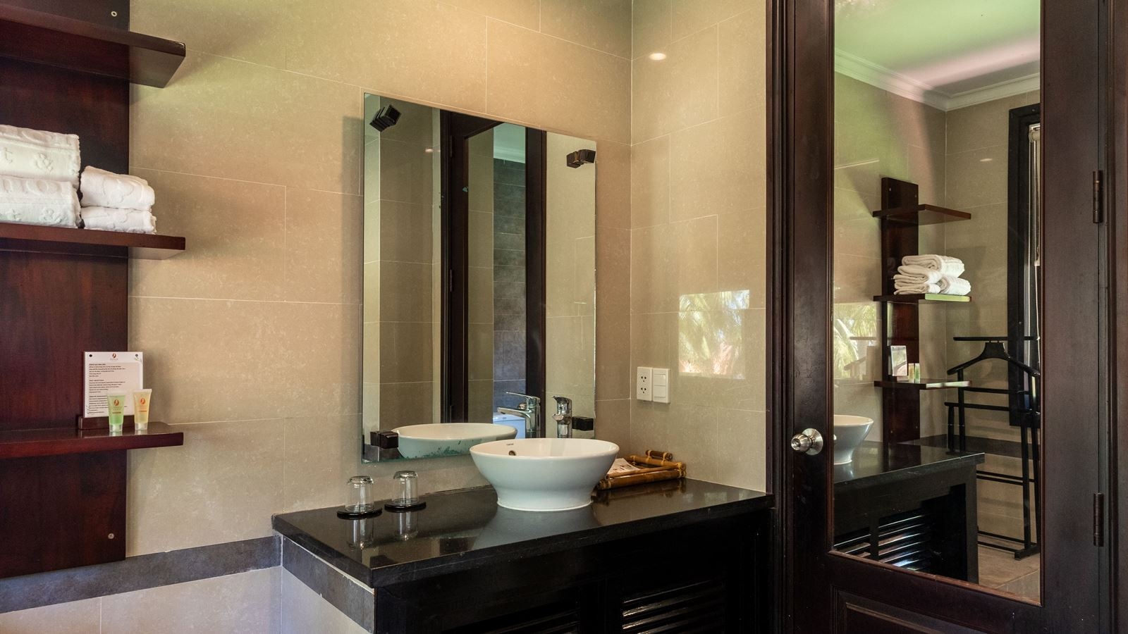 rooms-room-deluxe-garden-view-balcony