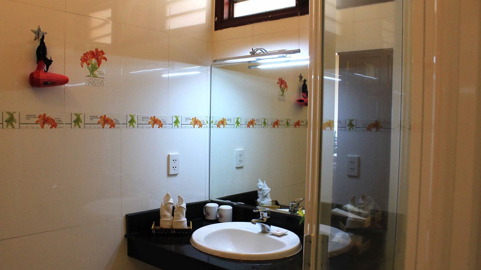 rooms-room-deluxe-seaview-at-hill-side-with-balcony