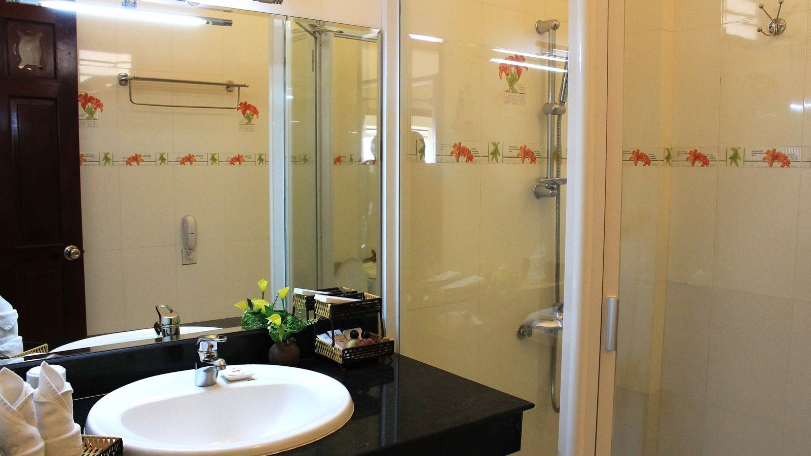 rooms-room-deluxe-nonsmoking-at-sea-side-with-balcony