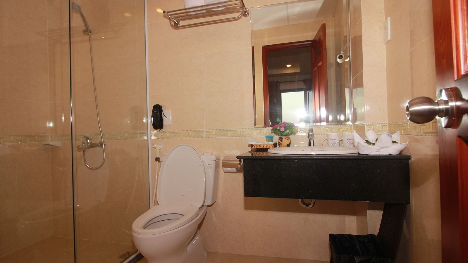 rooms-room-deluxe-nonsmoking-at-sea-side-with-balcony