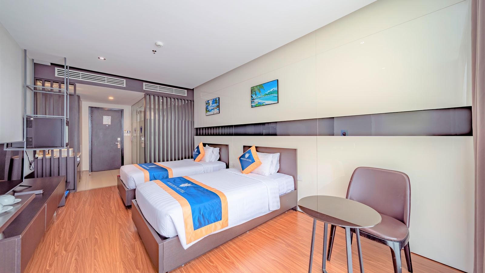 rooms-deluxe-city-view-with-window