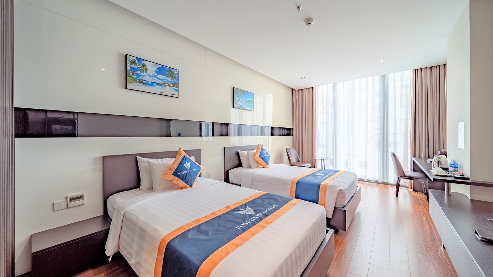 rooms-deluxe-city-view-with-window