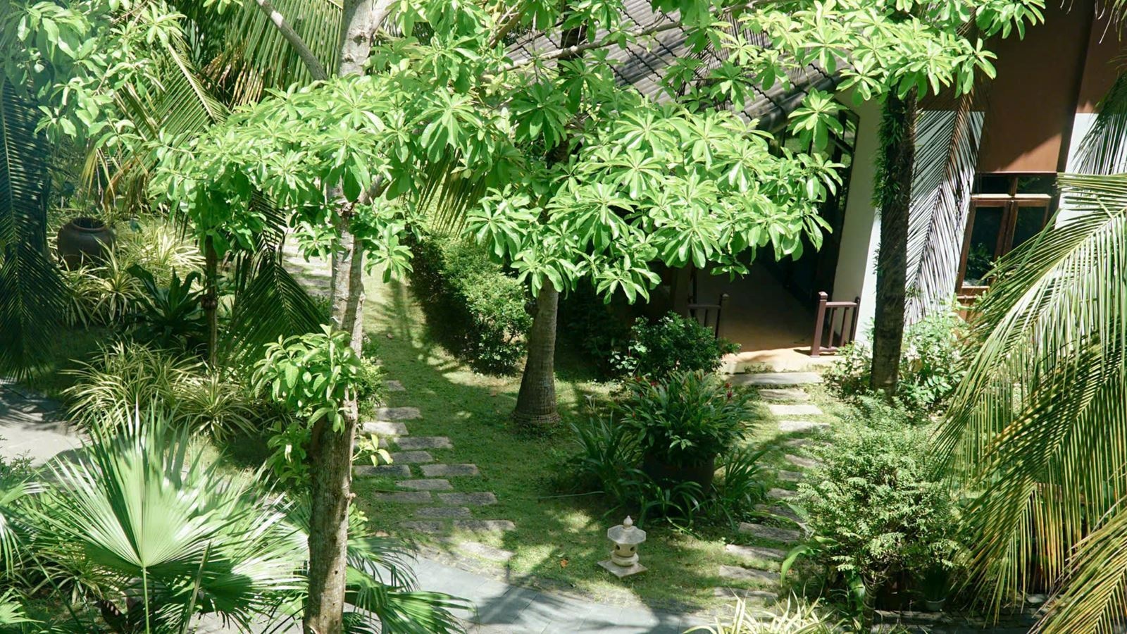 rooms-deluxe-ocean-view-with-balcony