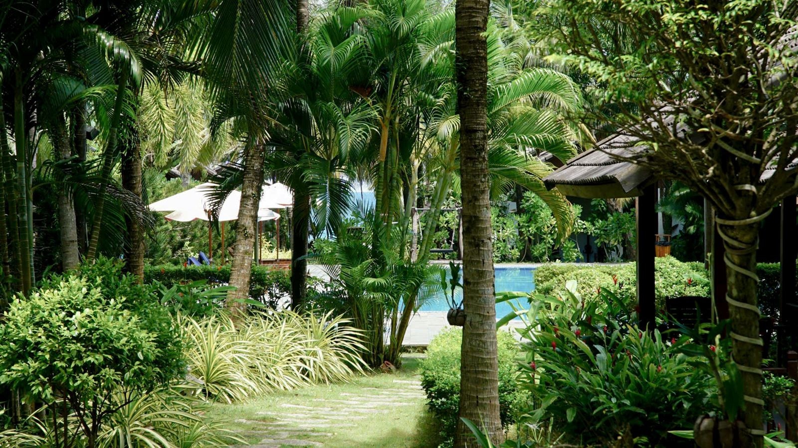 rooms-deluxe-garden-view-with-balcony