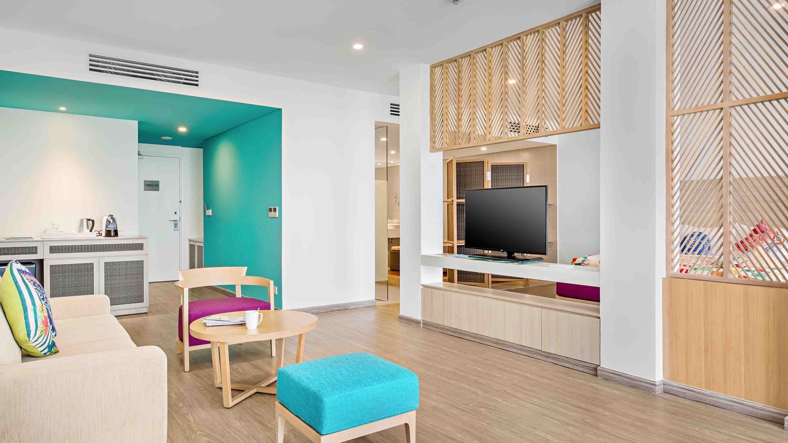 rooms-xtra-sol-suite