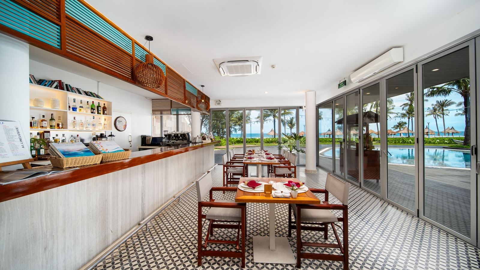 restaurants-ola-beach-club