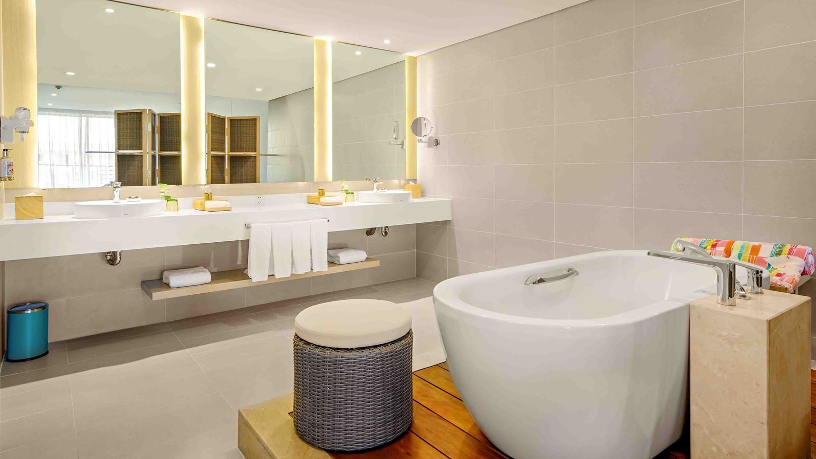 rooms-xtra-sol-suite